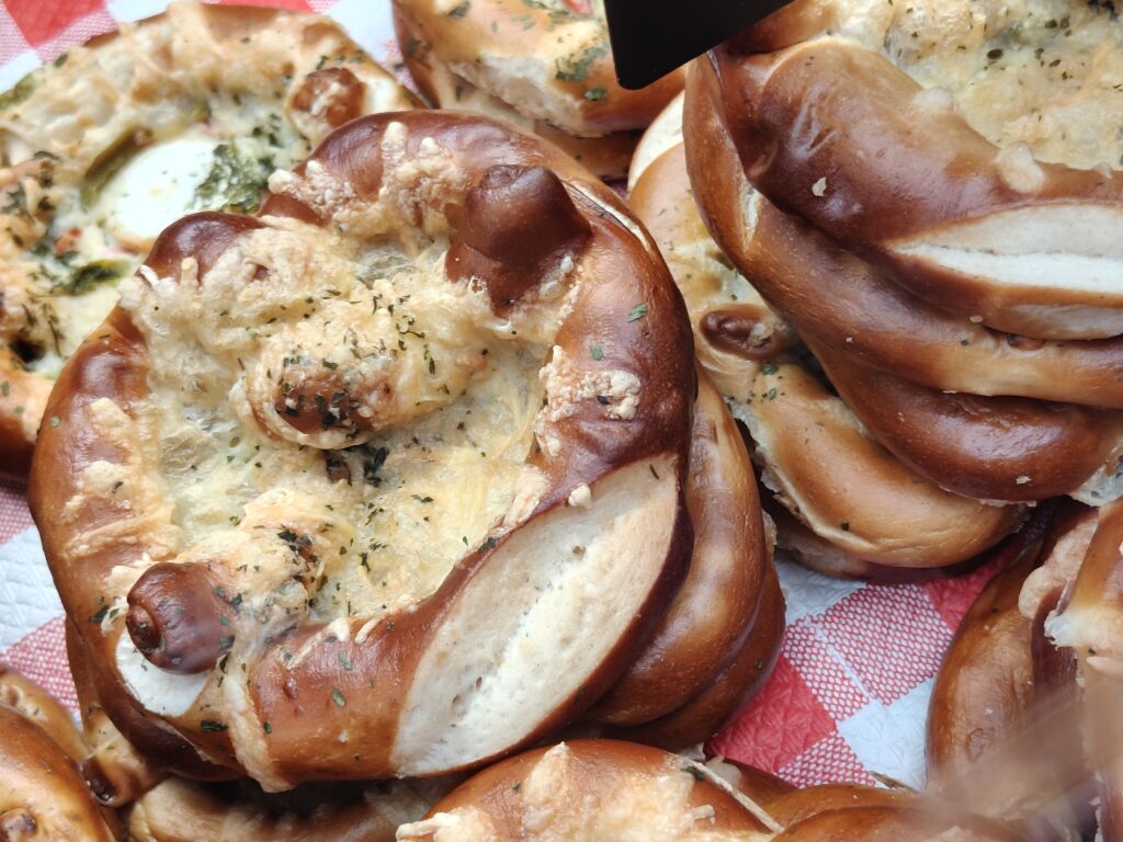 bretzel con formaggio di capra